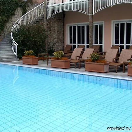 Отель Maximilian Grand