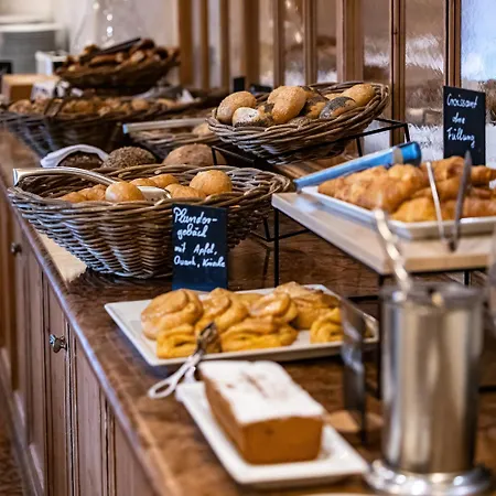 Maximilian Grand Отель