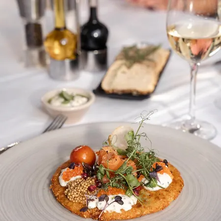 Maximilian Grand Отель