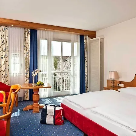 Отель Maximilian Grand