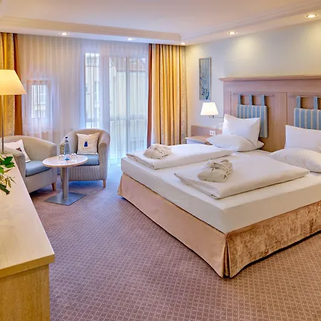 Отель Maximilian Grand 5*