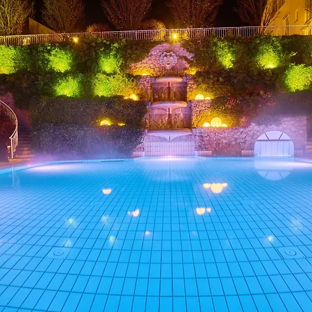 Отель Maximilian Grand 5*