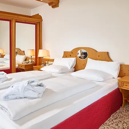 Отель Maximilian Grand